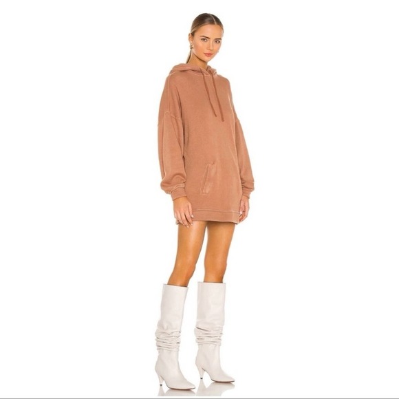 Lovers + Friends OVERSIZED HOODIE Mocha Nude - Picture 2 of 9
